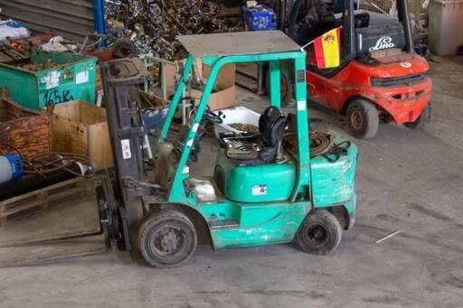 Carretilla elevadora en planta de reciclaje Toferla – Torrejón de Ardoz